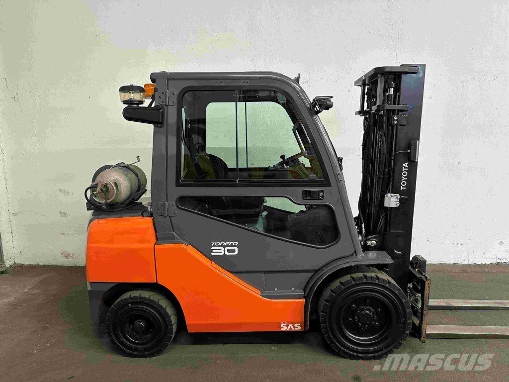 Toyota 02-8FGF30 Wózki LPG