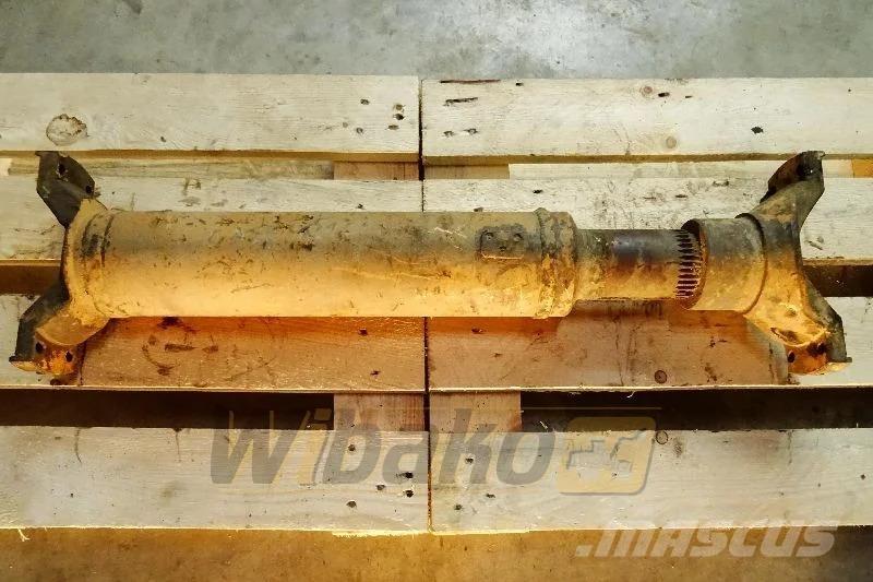 CASE 921C Mosty, wały i osie