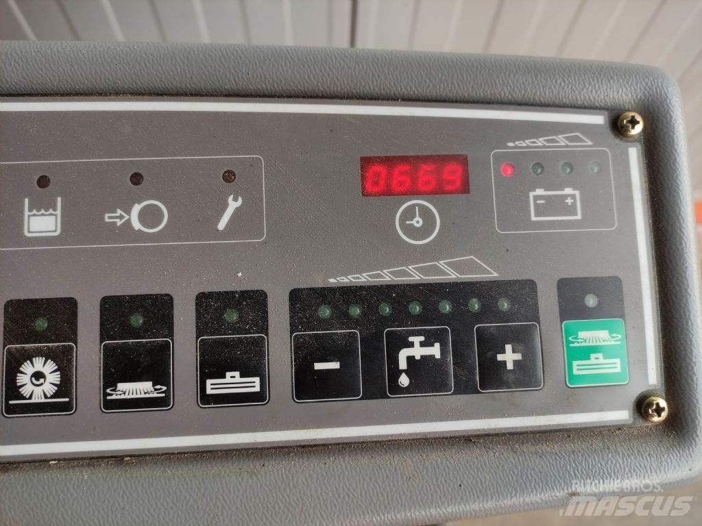 Hako B140R Zamiatarki - Zgarniarki - Odśnieżarki