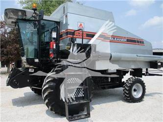 Gleaner R62