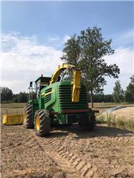 John Deere 7400