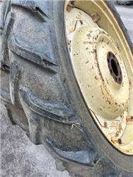 Dunlop 9.5R44
