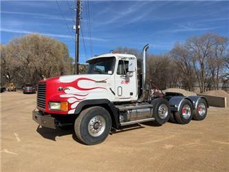Mack CL713