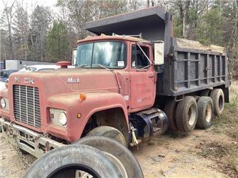 Mack R686ST