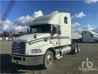 Mack CXU613