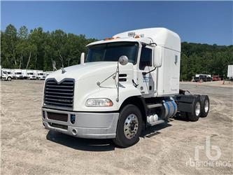 Mack CXU613 PINNACLE