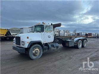 Mack RD688S