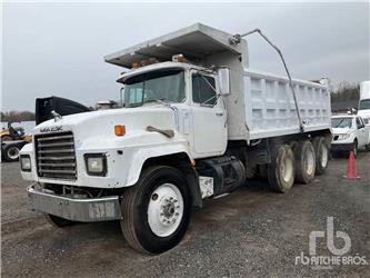 Mack RD688S