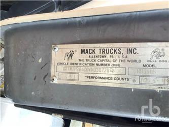 Mack RD690S