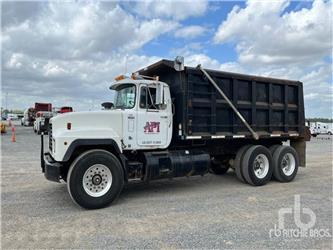 Mack RD690S