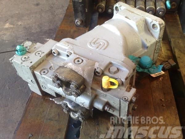 Timberjack 1270B Transmission pump and motor Skrzynia biegów
