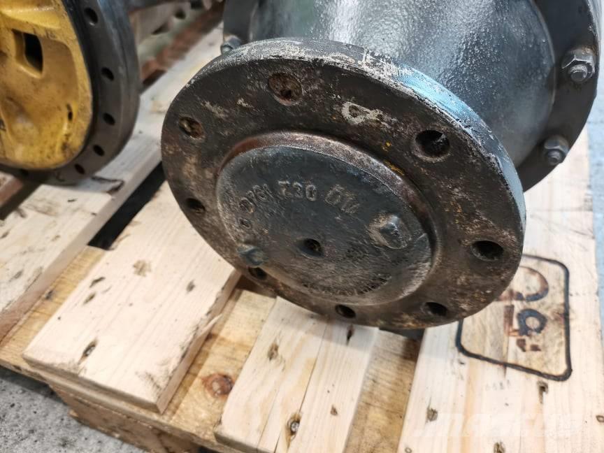 Fermec 860 {rear satellite basket Mosty, wały i osie