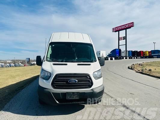 Ford Transit Busy / Vany