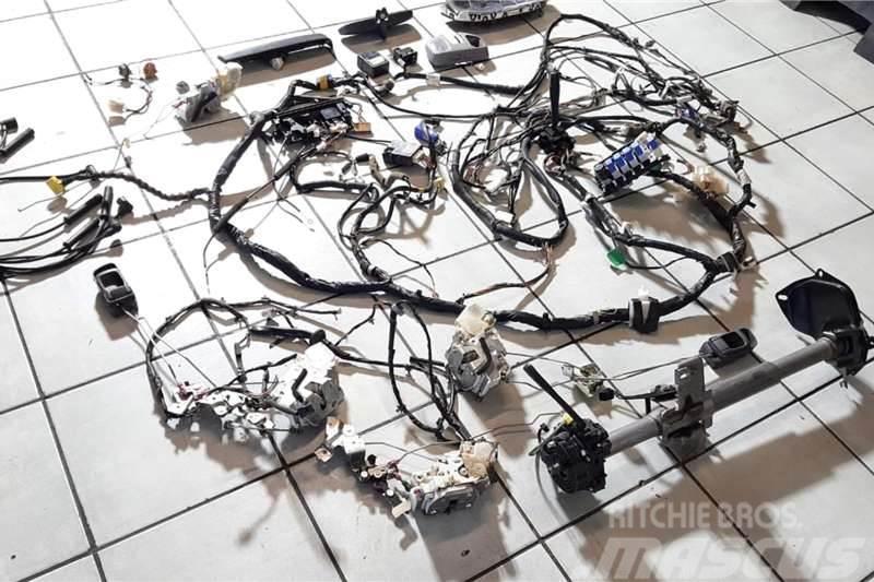  2014 Nissan NP300 Wiring and Parts Inne