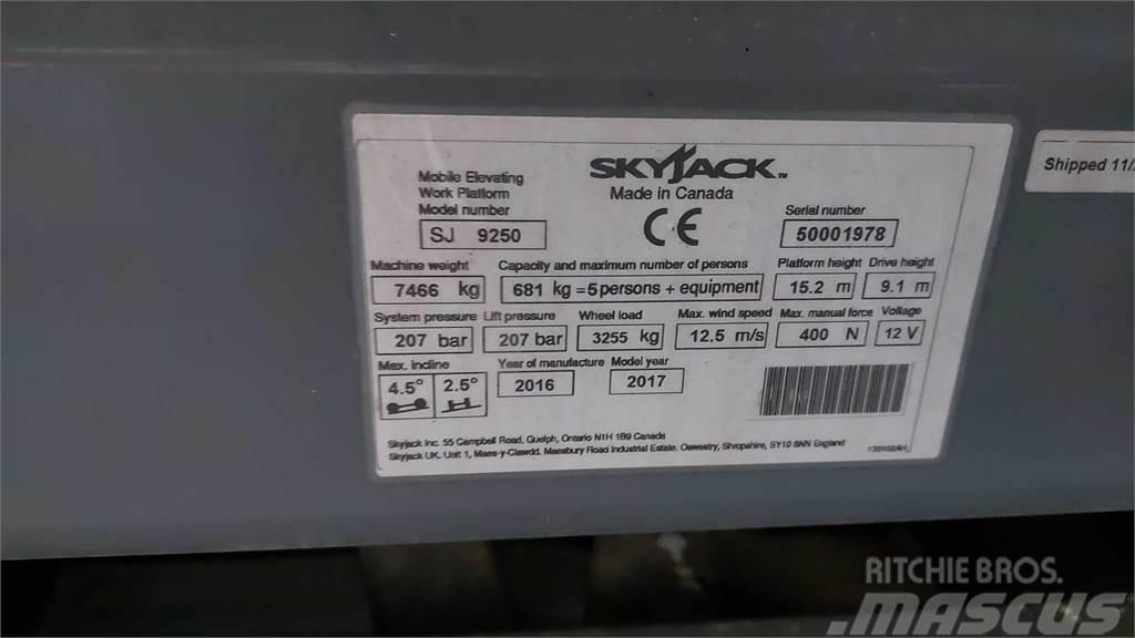 SkyJack 9250RT Scissor lifts