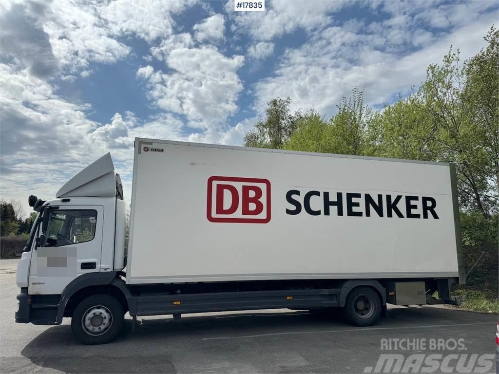 Mercedes-Benz Atego 4x2 box truck w/ side door and Zepro lift Samochody ciężarowe ze skrzynią zamkniętą