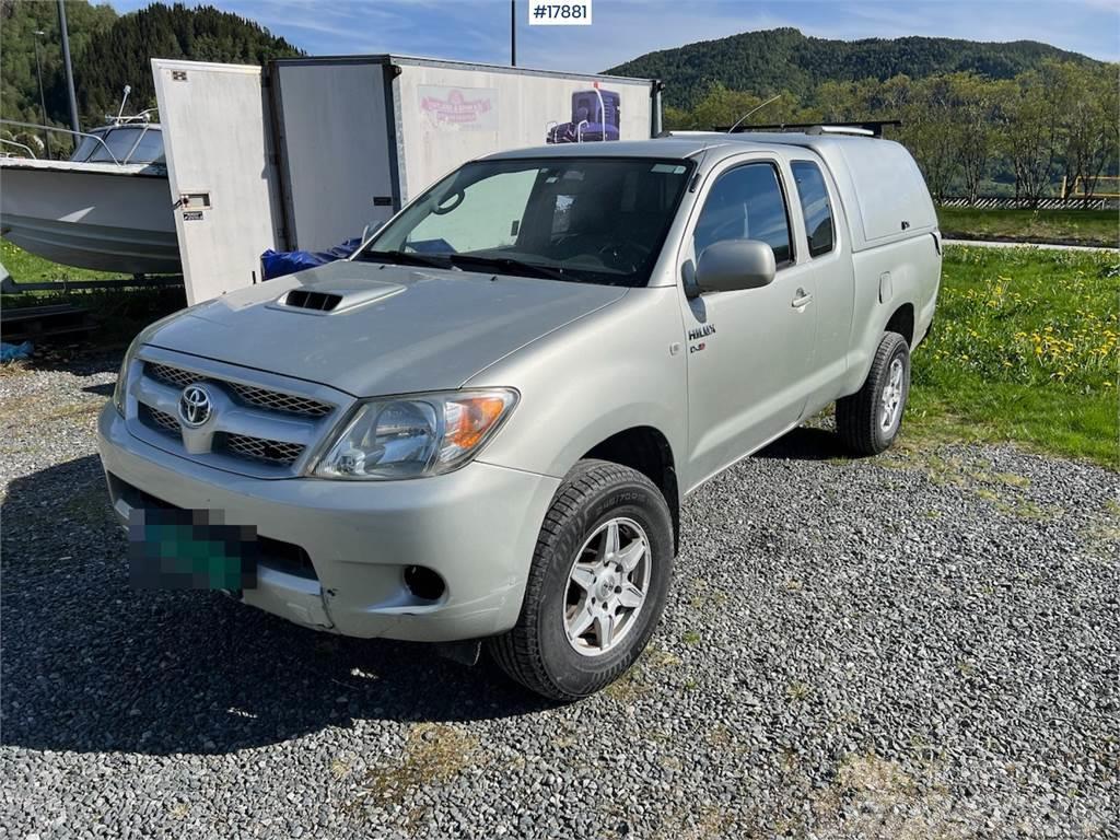 Toyota Hilux 4WD Van Busy / Vany