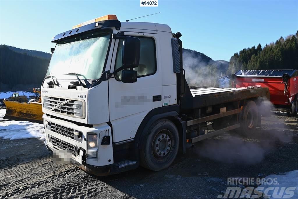 Volvo FM300 4x2 Machine freight/flatbed truck rep. objec Ciężarówki typu Platforma / Skrzynia