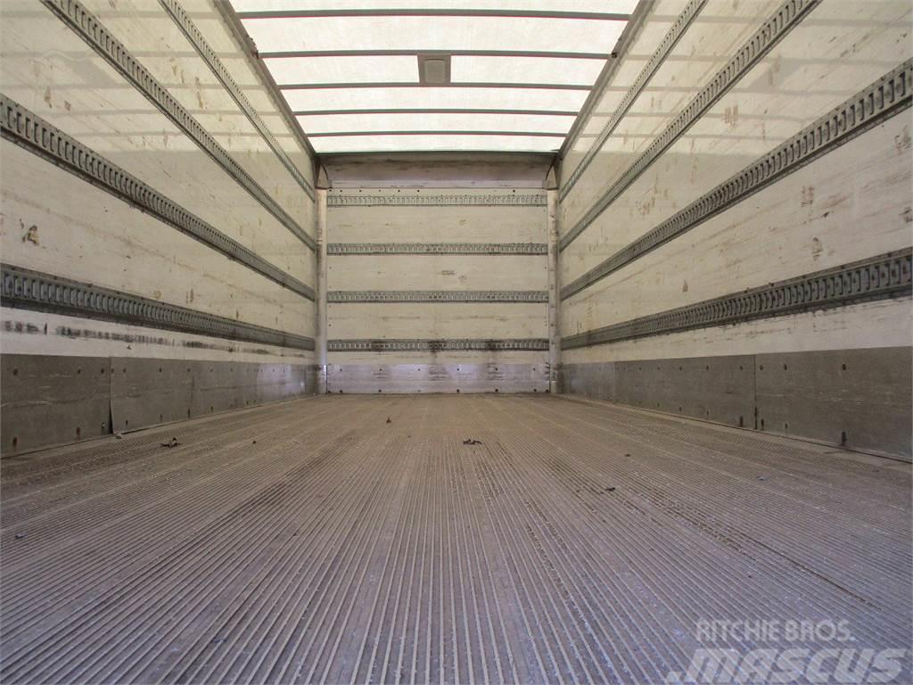 International 4300 Samochody ciężarowe ze skrzynią zamkniętą
