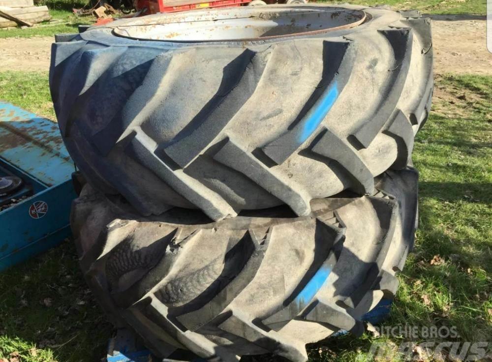  Tractor tyres and wheels 600/55-38 £300 plus vat £ Opony, koła i felgi
