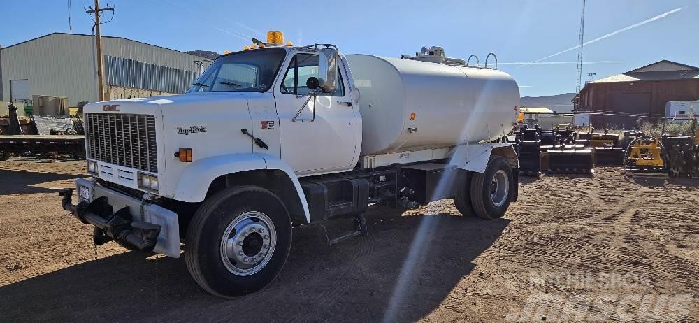  2,000 Gallon Water Truck Pozostały sprzęt budowlany