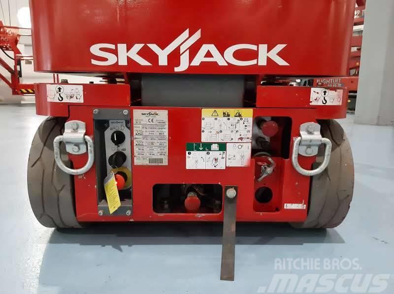 SkyJack SJ 12 Podnośniki masztowe