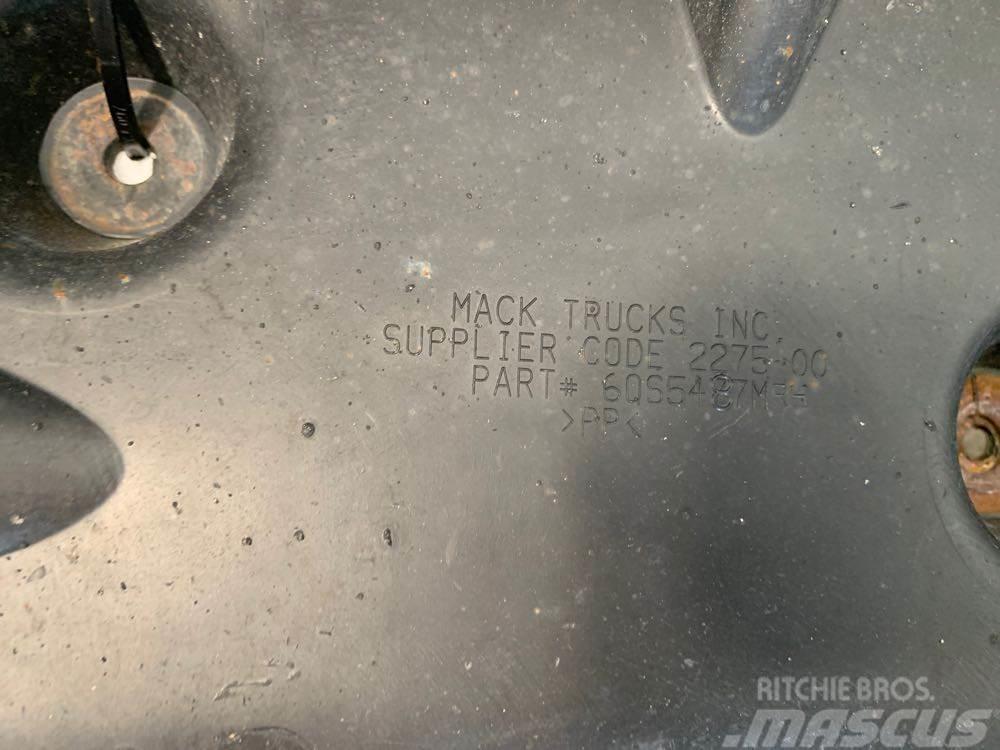 Mack CXU613 Osprzęt samochodowy