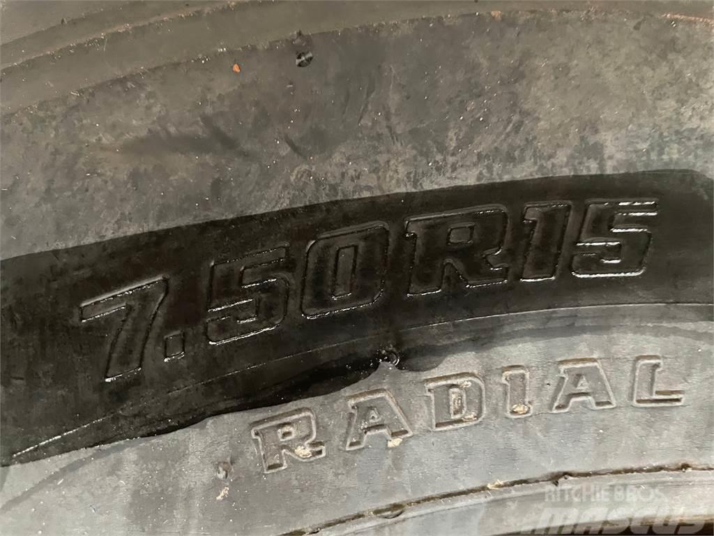  7.50XR15 Bridgestone dæk på fælg - 8 stk Opony, koła i felgi