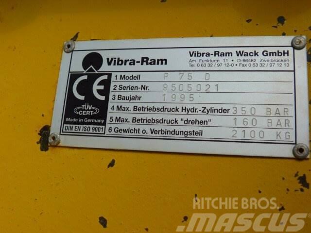 Komatsu Vibra-Ram P 75 D / Lehnhoff MS 25 / 2100 kg Koparki gąsienicowe