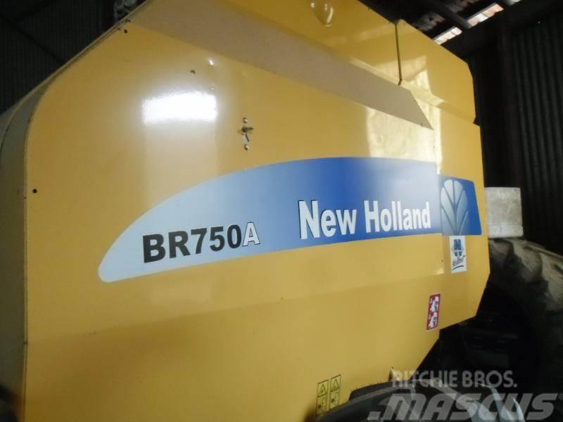New Holland BR 750A Prasy zwijające