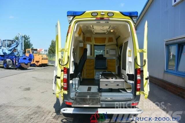 Mercedes-Benz Sprinter 316 RTW Ambulance Mobile Delfis Rettung Inne