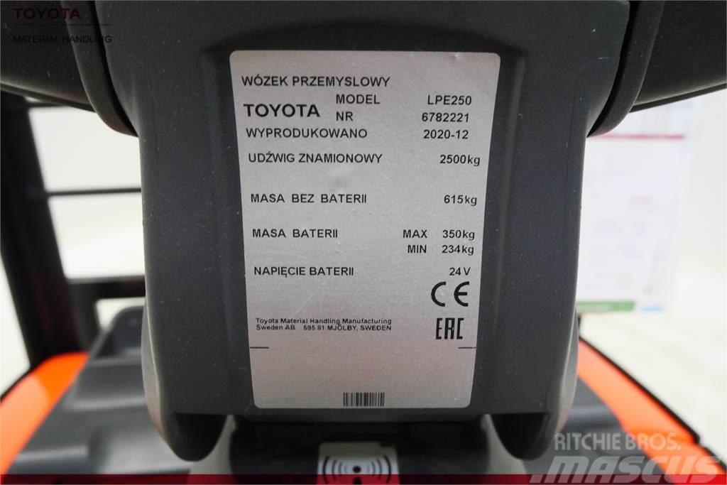 Toyota LPE250 Wózki widłowe unoszące z platformą dla operatora