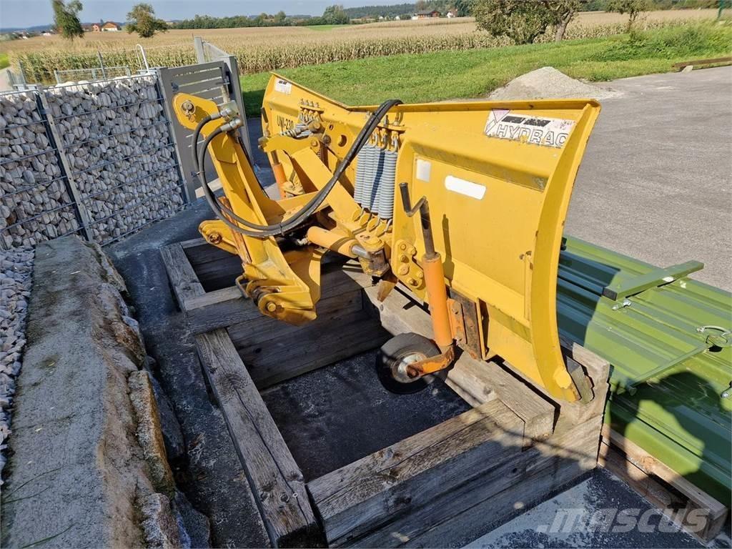 Salzstreuer, und Baggerlöffel Piaskarki i solarki