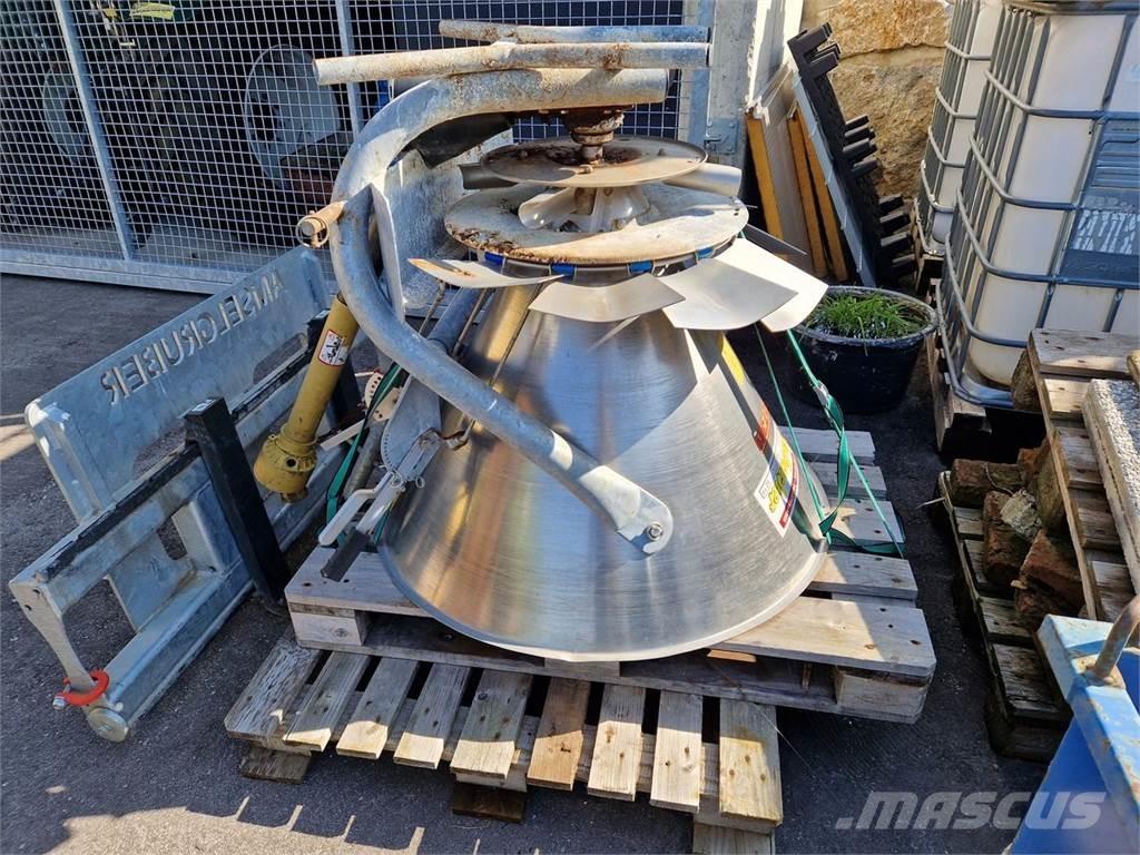 Salzstreuer, und Baggerlöffel Piaskarki i solarki