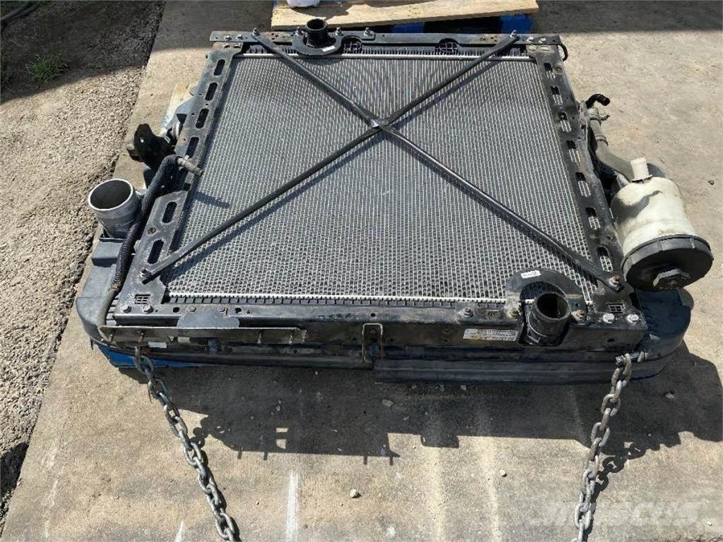 International LT625 Chłodnice