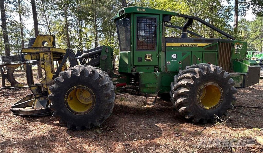 John Deere 843L Harwestery gąsienicowe