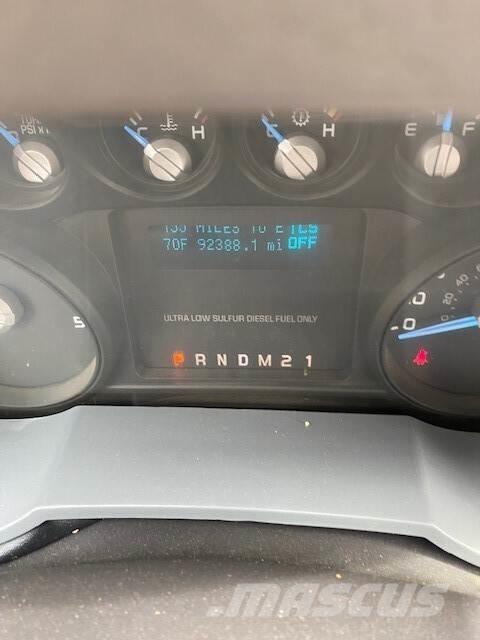 Ford F-550 Samochody ratownicze pomocy drogowej