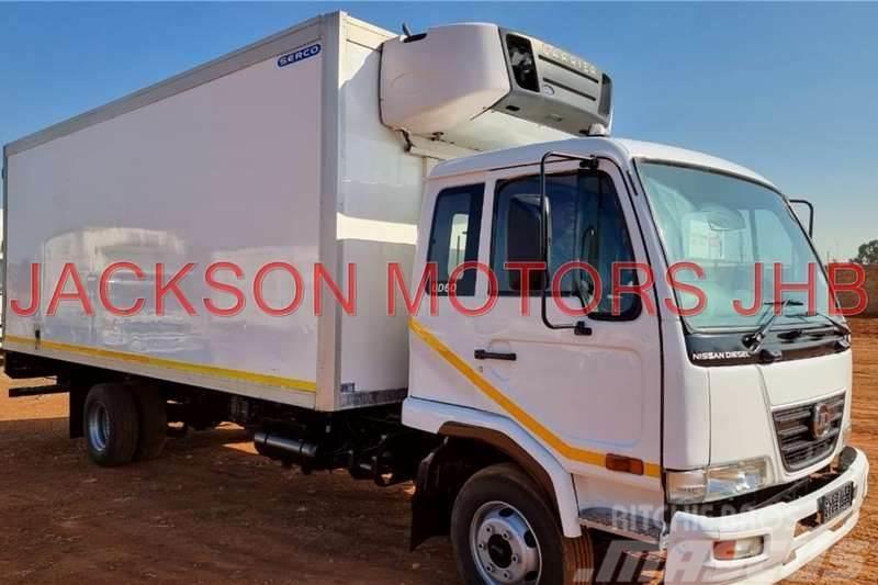Nissan UD60 WITH INSULATED BODY AND CARRIER FRIDGE UNIT Inne