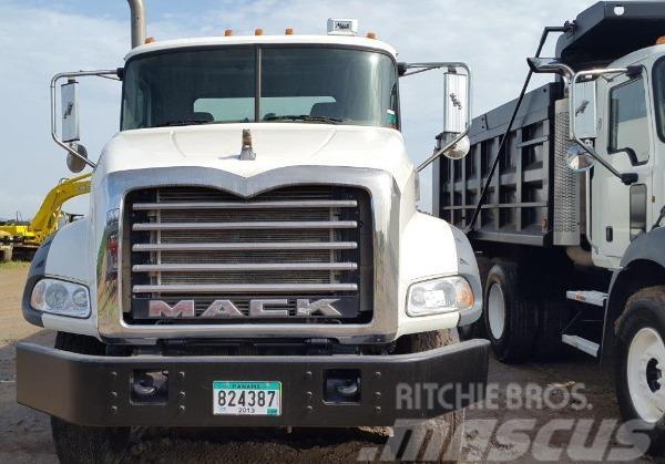 Mack water truck GU813E Cysterna