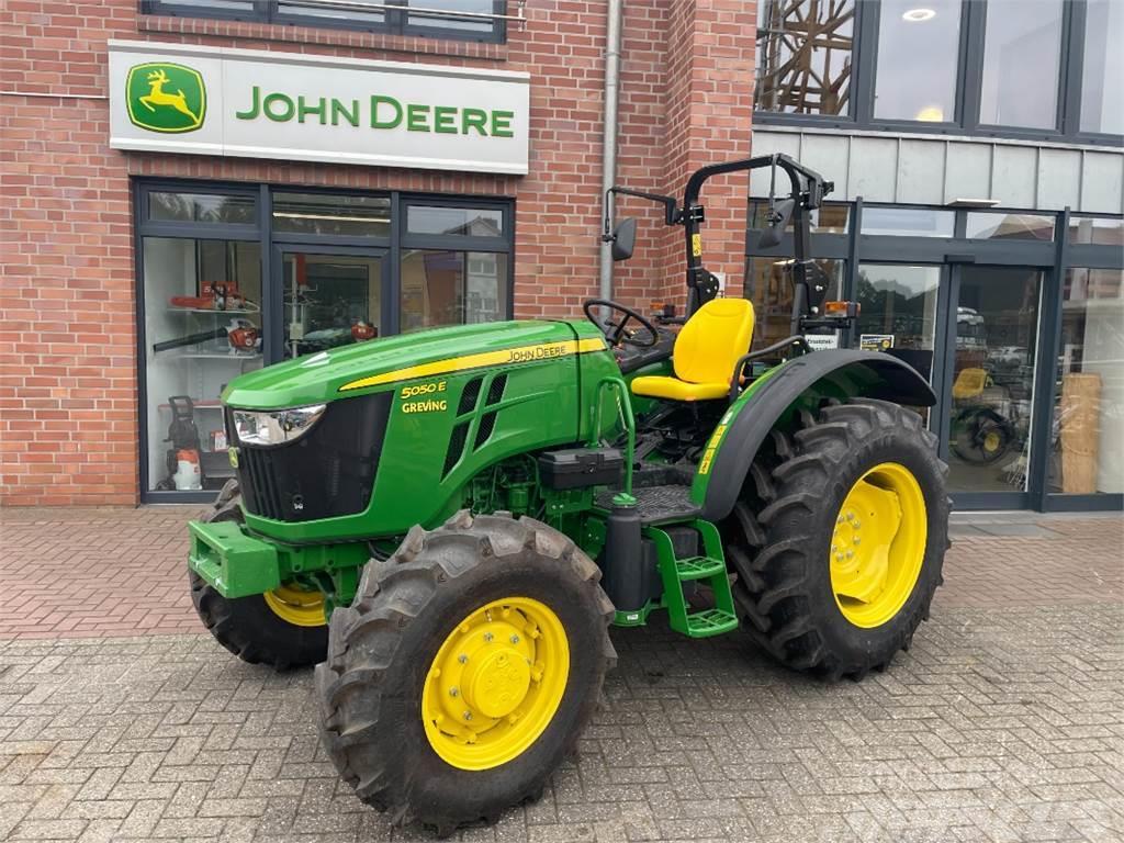 John Deere 5050E + Wagenanhängevorrichtung Ciągniki rolnicze