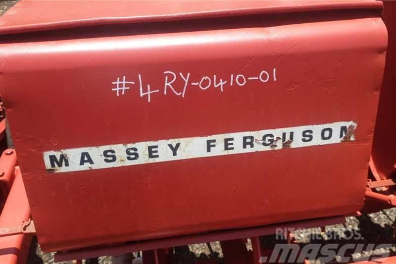 Massey Ferguson 4 Row Planter Inne