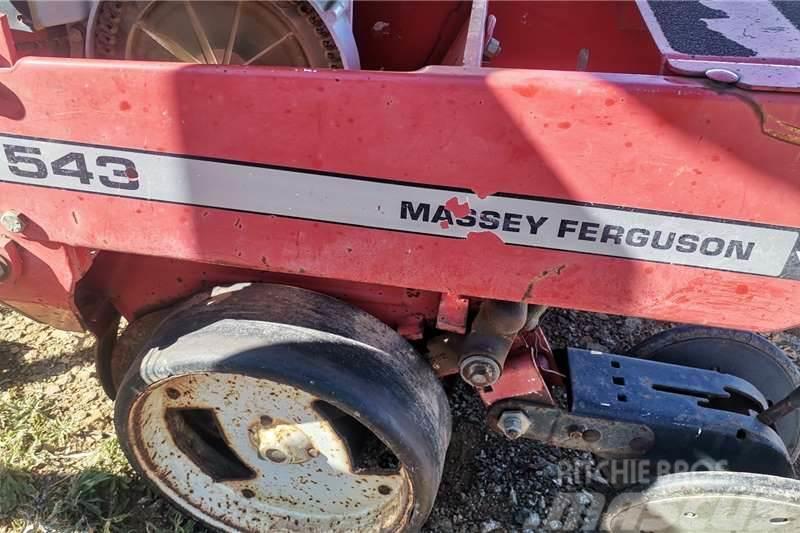 Massey Ferguson 4 Row Massey Ferguson 543 Planter Inne