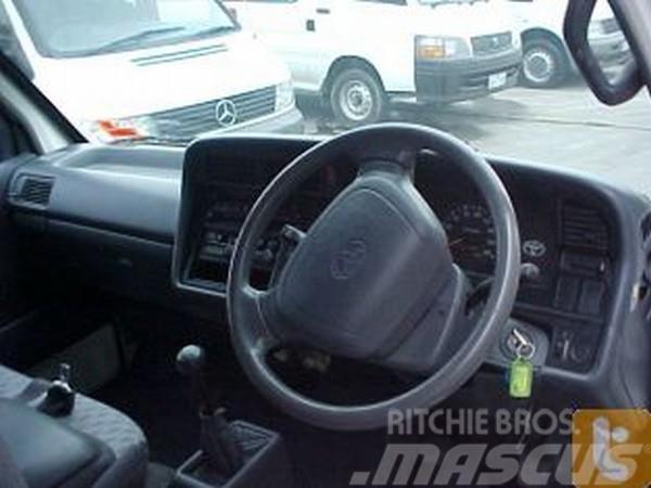 Toyota HIACE RZH103R Busy / Vany