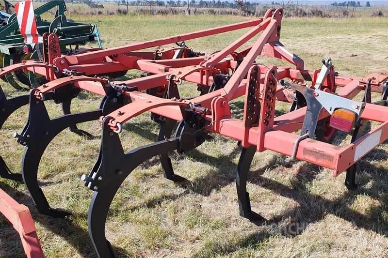 Quivogne S.A.S. 9 tooth Chisel plough Inne