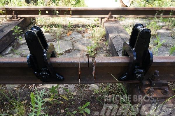  Rail carrying tongs Urządzenia do konserwacji trakcji kolejowej