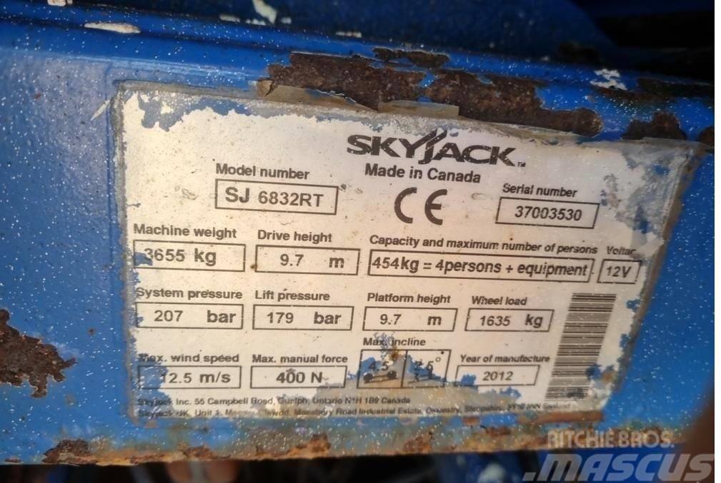 SkyJack SJ 6832 RT Podnośniki nożycowe