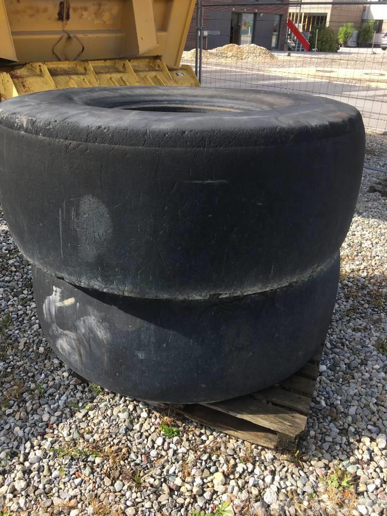 Michelin Recamax 23.5R25 smooth tyre Opony, koła i felgi
