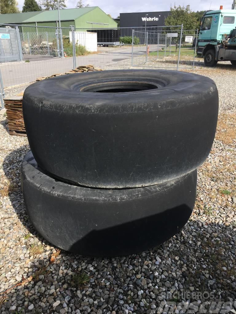 Michelin Recamax 23.5R25 smooth tyre Opony, koła i felgi