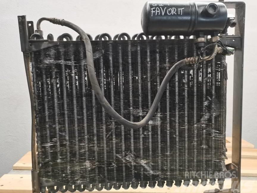 Fendt 824 Favorit {radiator conditioning Chłodnice