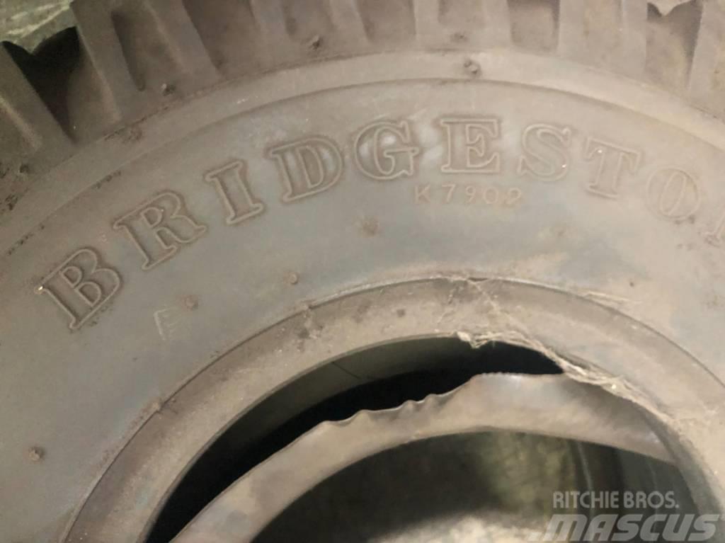 Bridgestone 21x8-9 Opony, koła i felgi